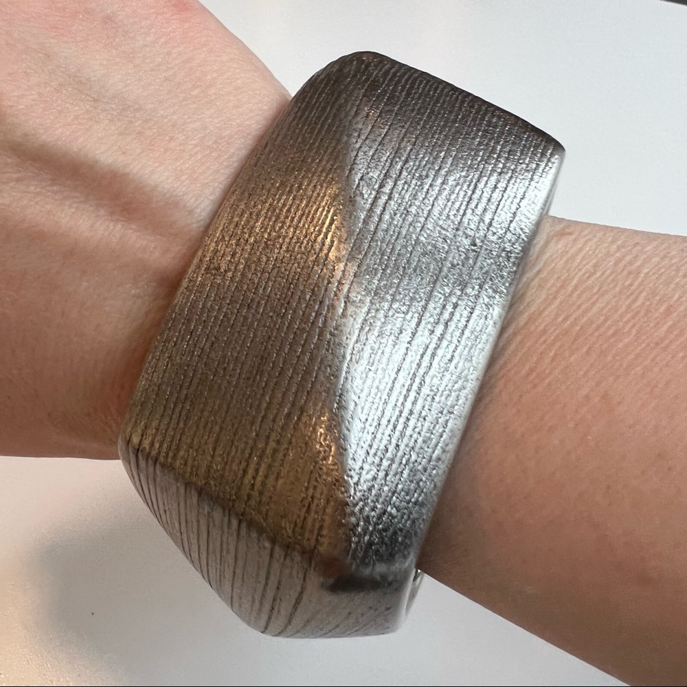 2/$10! 🍀 Oversize Woodgrain Bangle